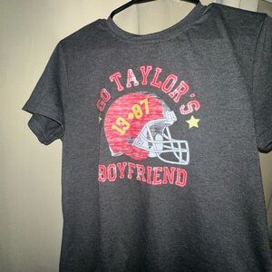 "Go Taylor's Boyfriend" T-shirt Taylor swift Travis kelcie chiefs women’s size L